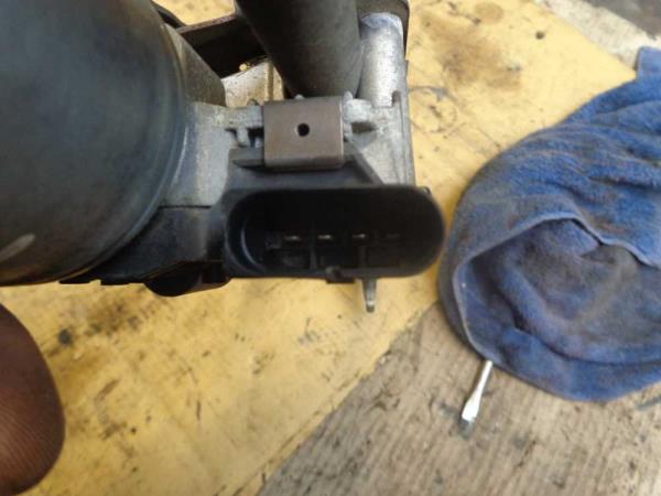 MOTEUR D ESSUIE GLACE VW GOLF 5 / JETTA - Vue 4